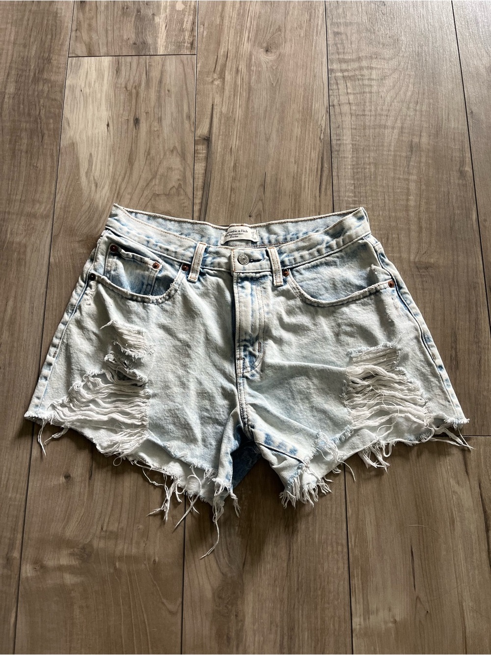 Abercrombie & Fitch Mid Rise Boyfriend Denim Shorts Distressed Light Wash 27 4